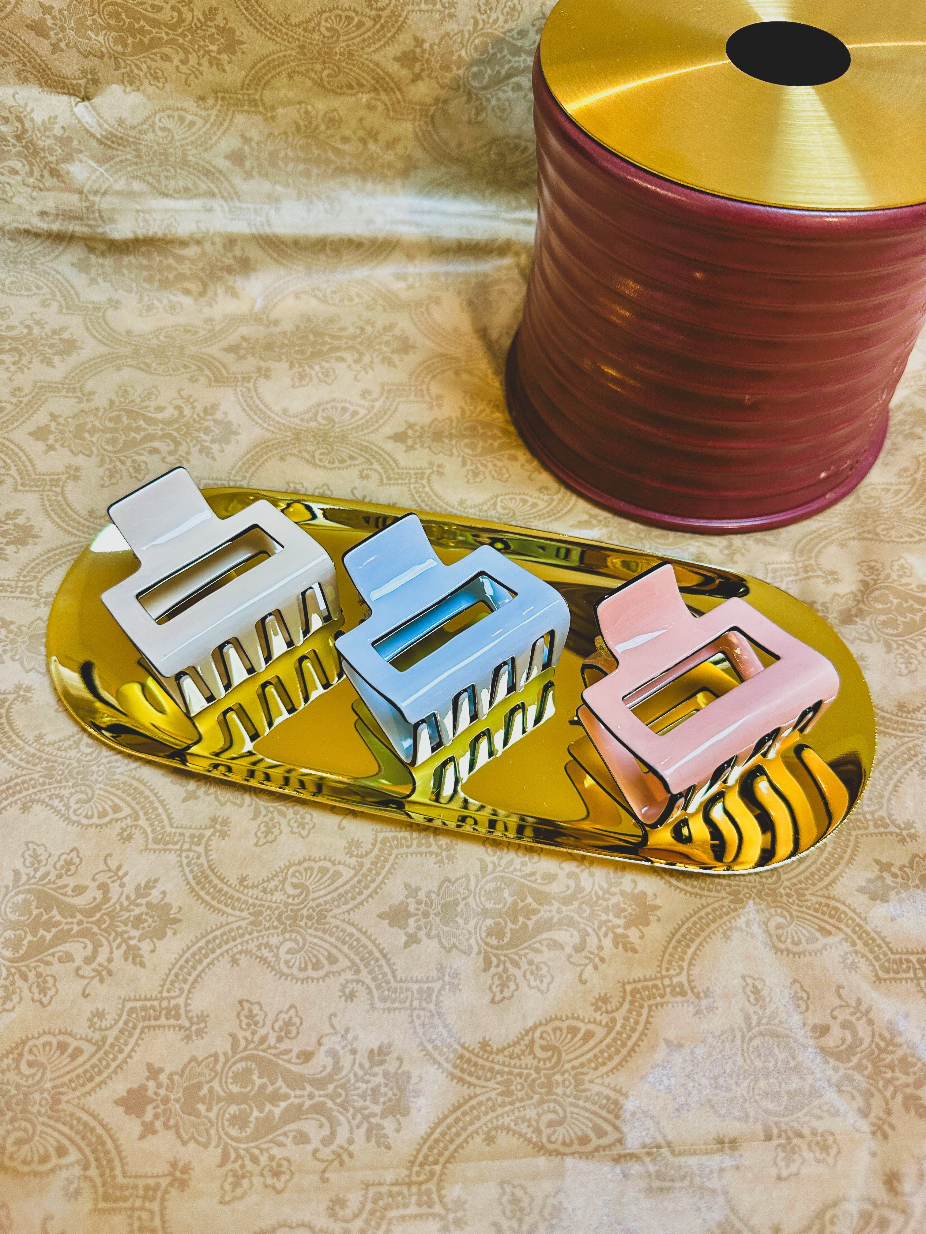 Creamy Claw Hair Clip